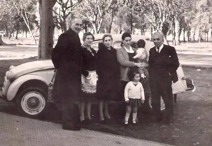 Familia en Avenida Beaucheff en 1965