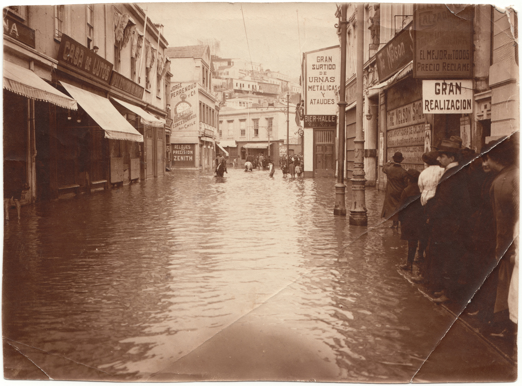 Inundación en Calle Condell de Valparaíso en 1920
