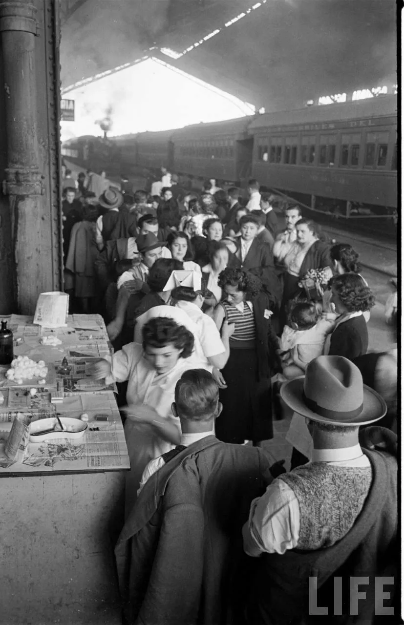 Vacunatorio en Estación Central, 1950
