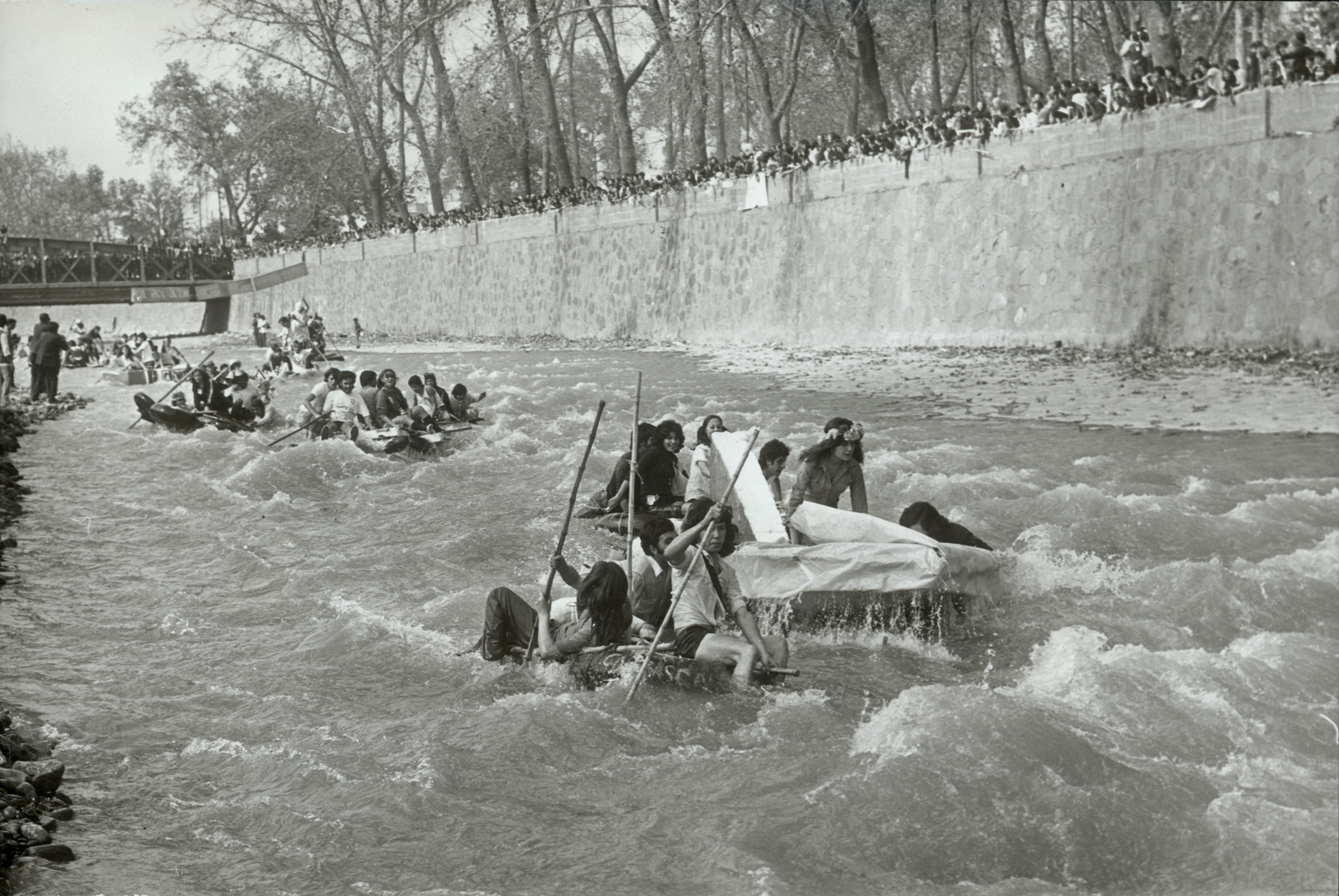 Rafting en el Río Mapocho, 1973
