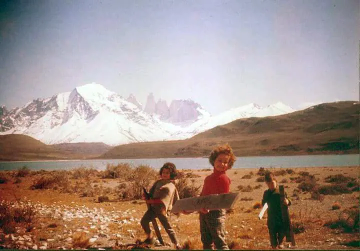Acampando en laguna Amarga, valle Torres del Paine en 1958