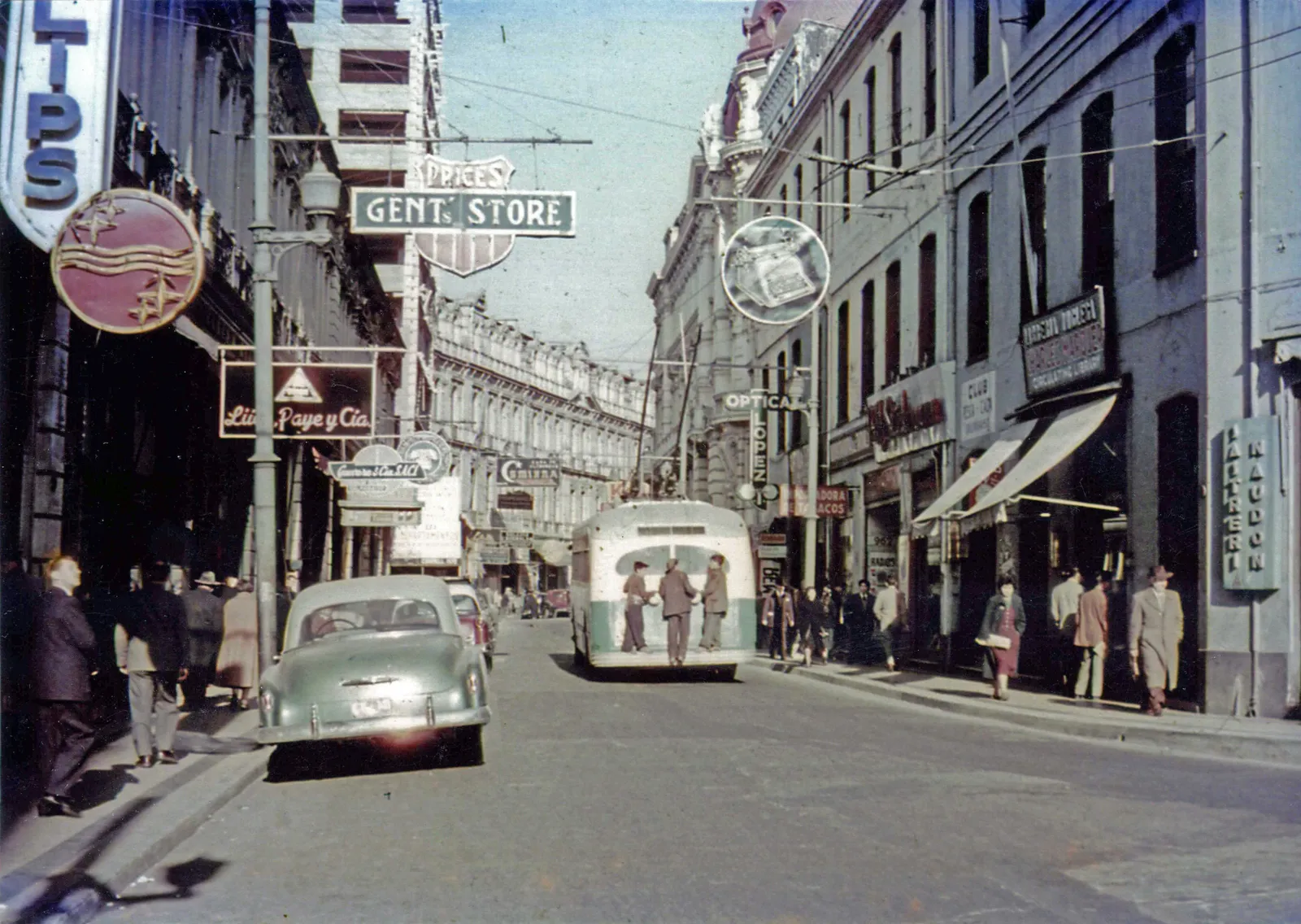 Calle Esmeralda de Valparaíso en 1950