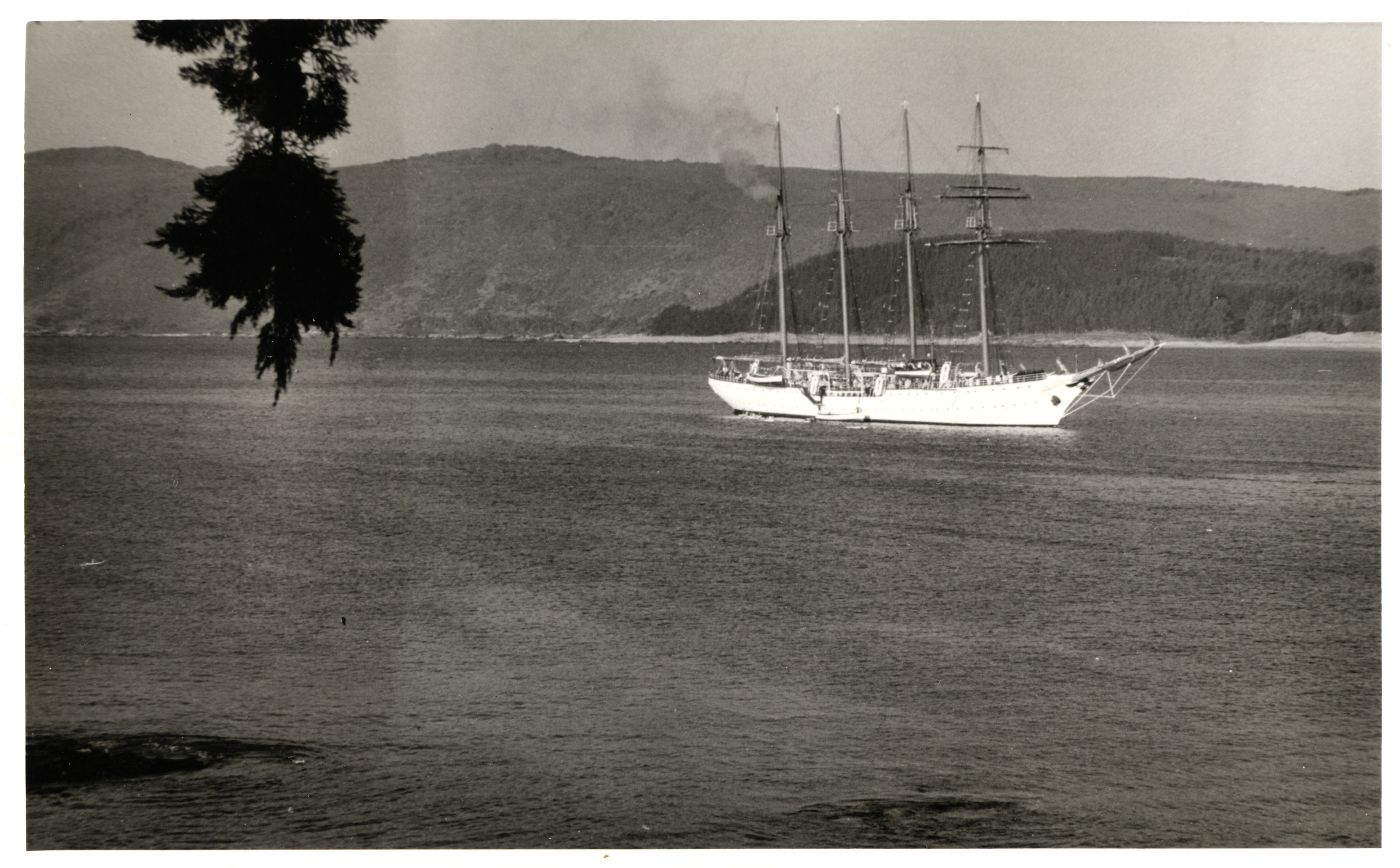 Esmeralda en la Bahía de Papudo, ca. 1960