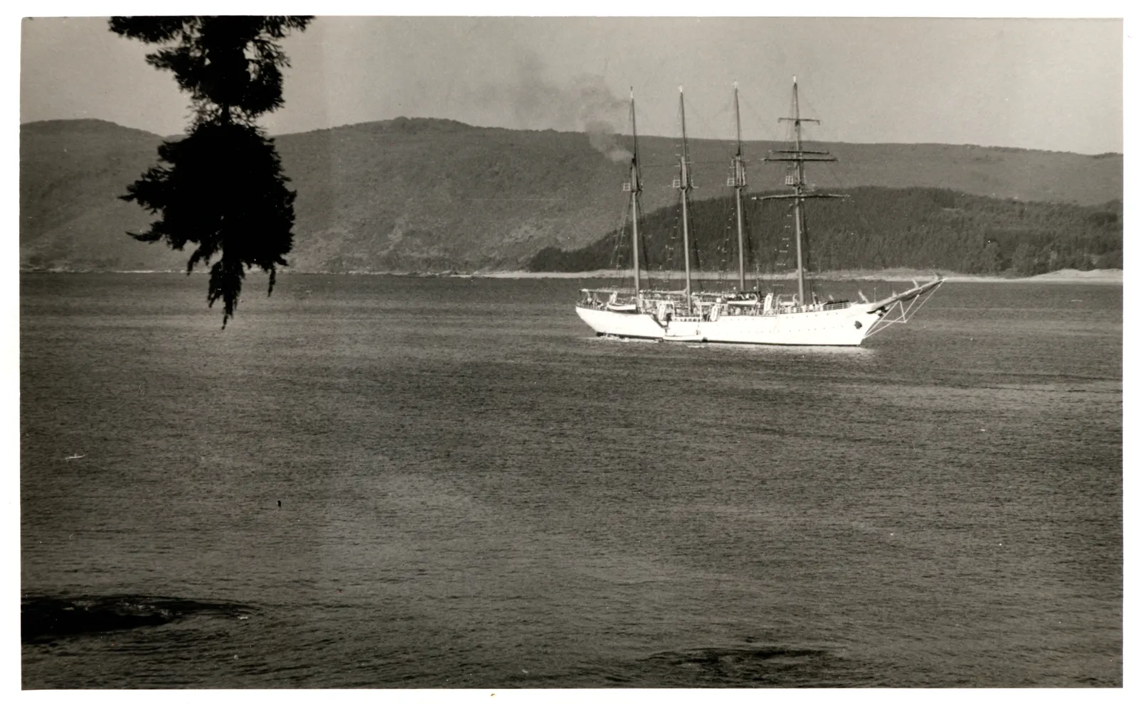 Esmeralda en la Bahía de Papudo, ca. 1960