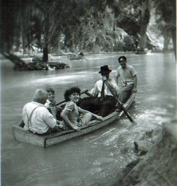 Paseo en Bote en Termas de Cauquenes, 1945