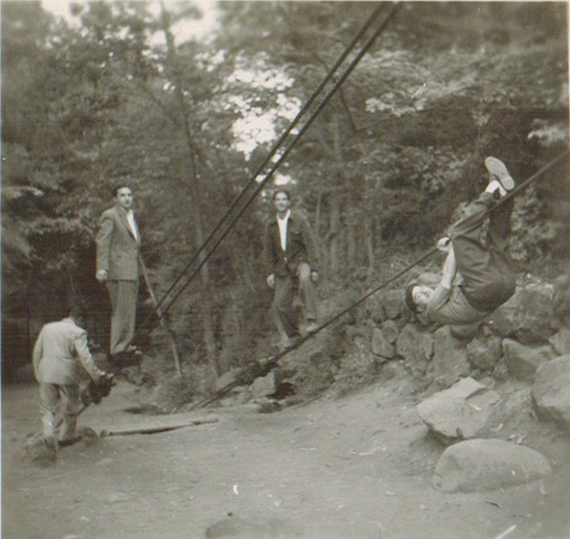 Jugando en las Termas de Cauquenes, 1945