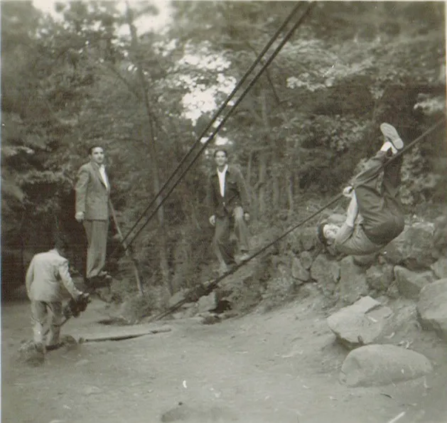 Jugando en las Termas de Cauquenes, 1945