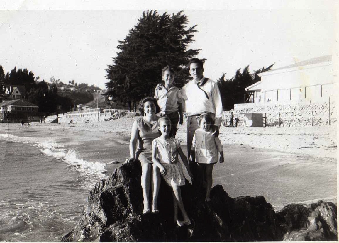 Familia en Playa EL Morro de tomé, 1967