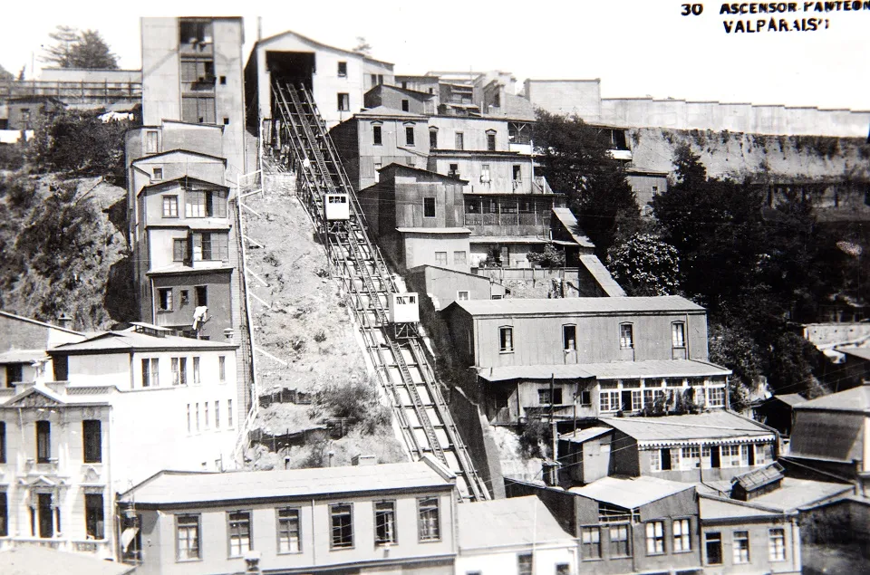 Ascensor Panteon de Valparaíso circa 1930