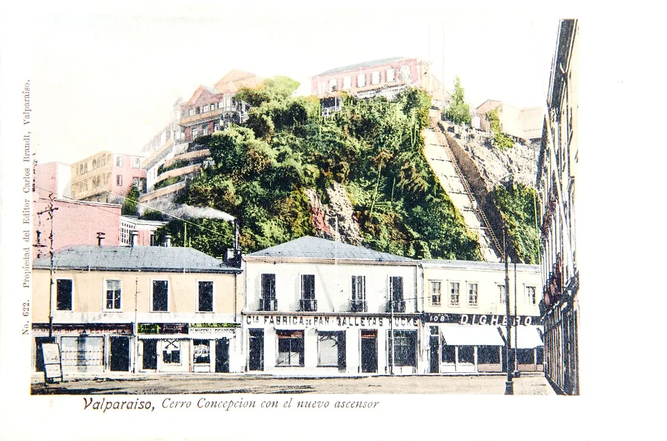 Cerro Concepción con el nuevo ascensor circa. 1920