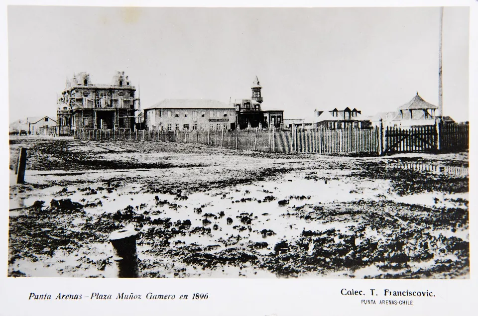 Plaza Muñoz Gamero de Punta Arenas en 1896