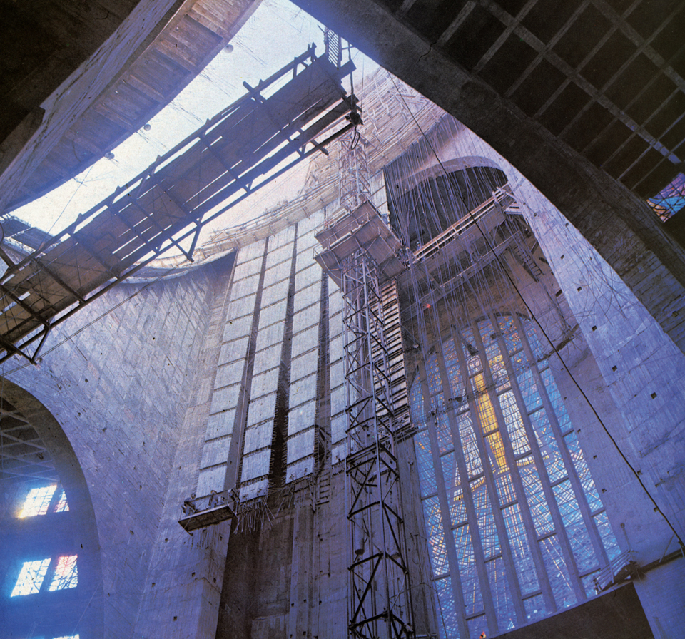 Construcción del Templo Votivo de Maipú, 1975