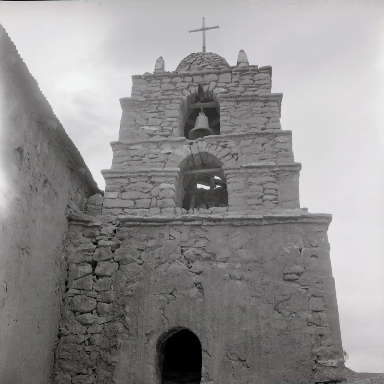 Campanario de la iglesia de Ayquina, 1966