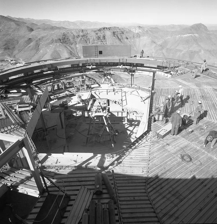 Construcción del observatorio El Tololo, 1965