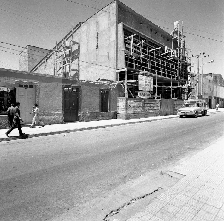 Construcción del teatro Municipal de Calama, 1972