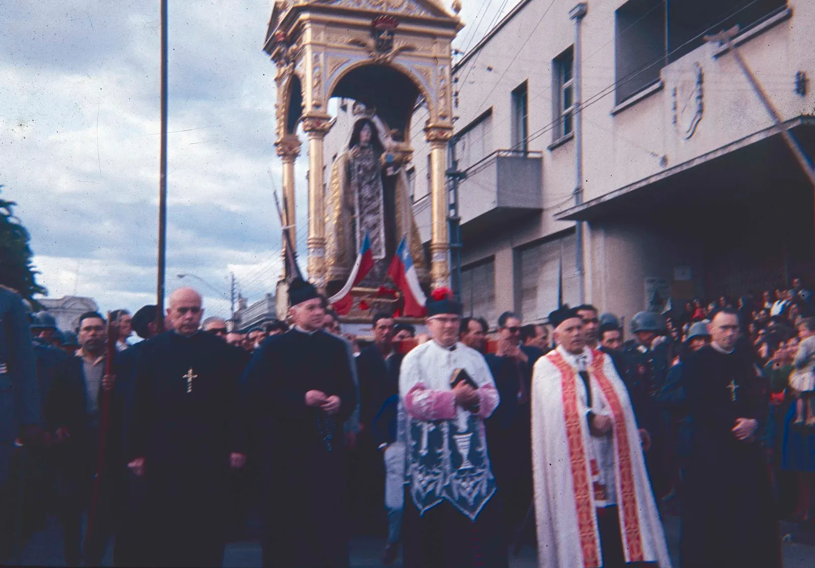 Procesión por Curicó en los 60.