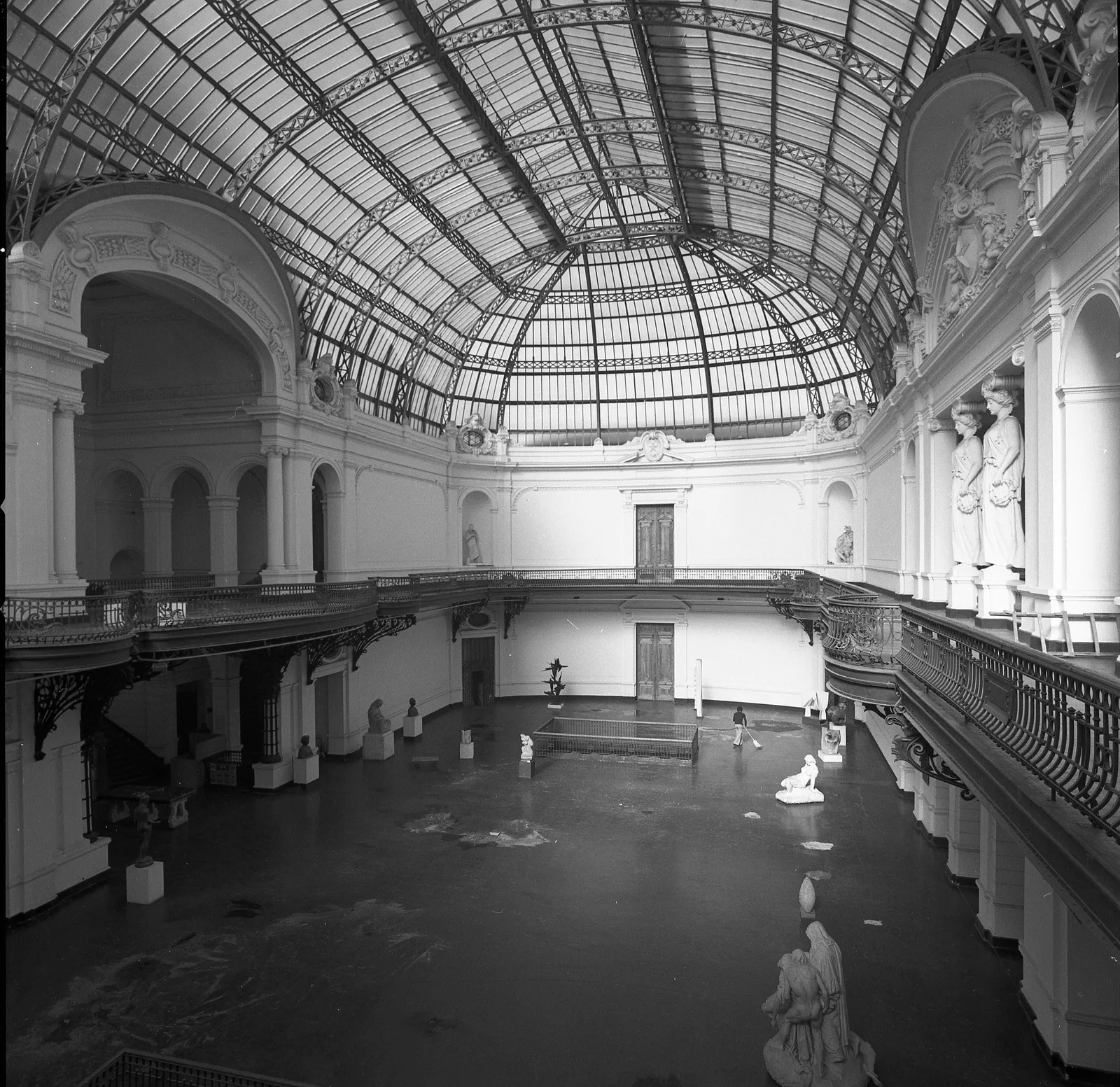 Interior del Museo Nacional de Bellas Artes, 1975