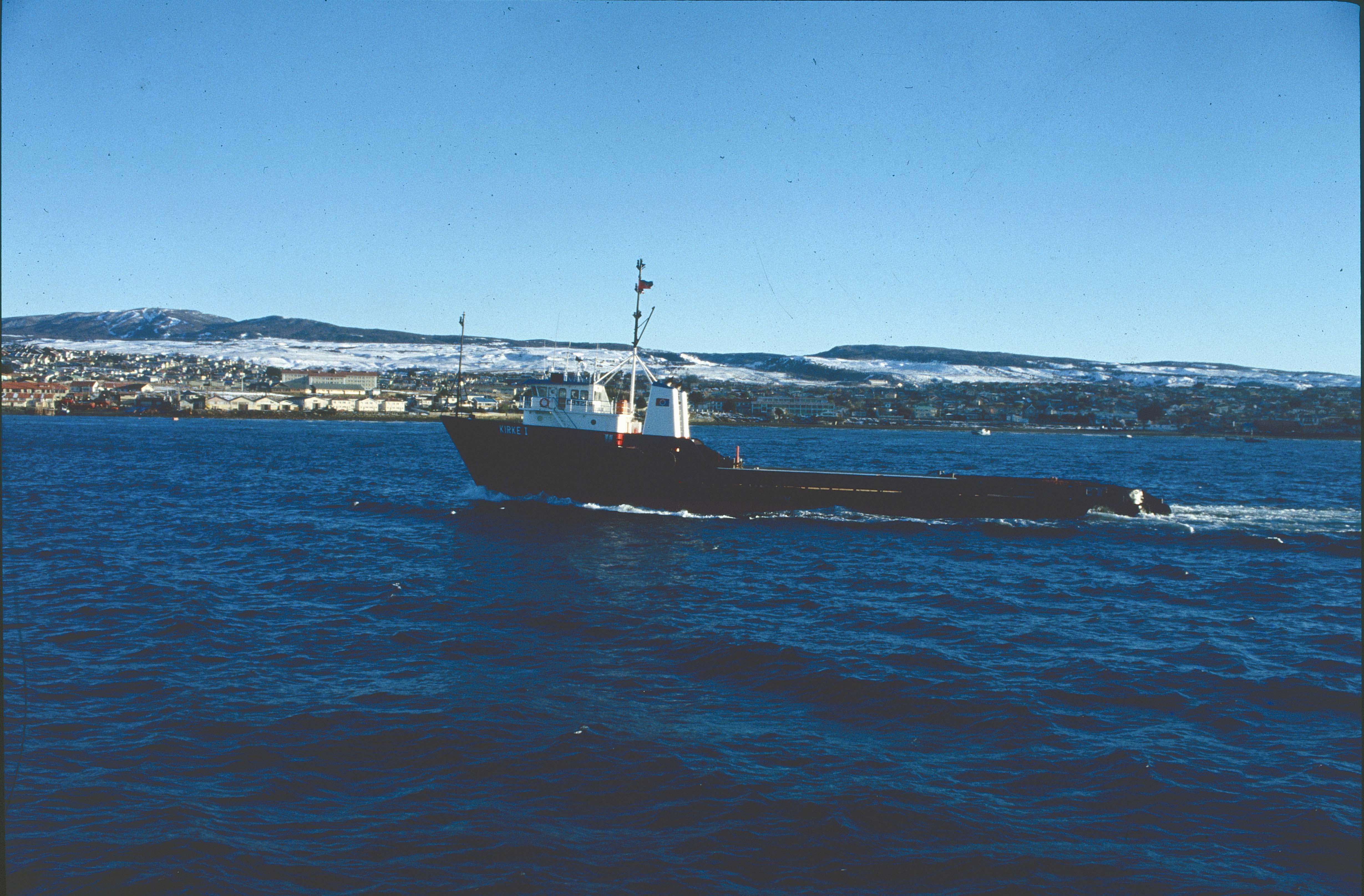 Barco frente a Punta Arenas, 1990