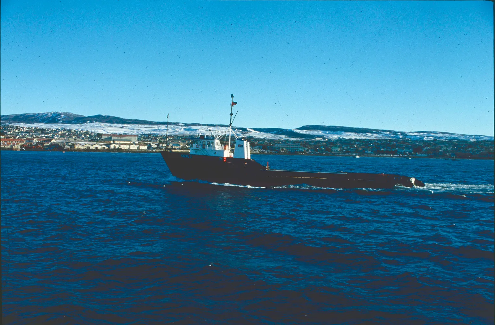Barco frente a Punta Arenas, 1990
