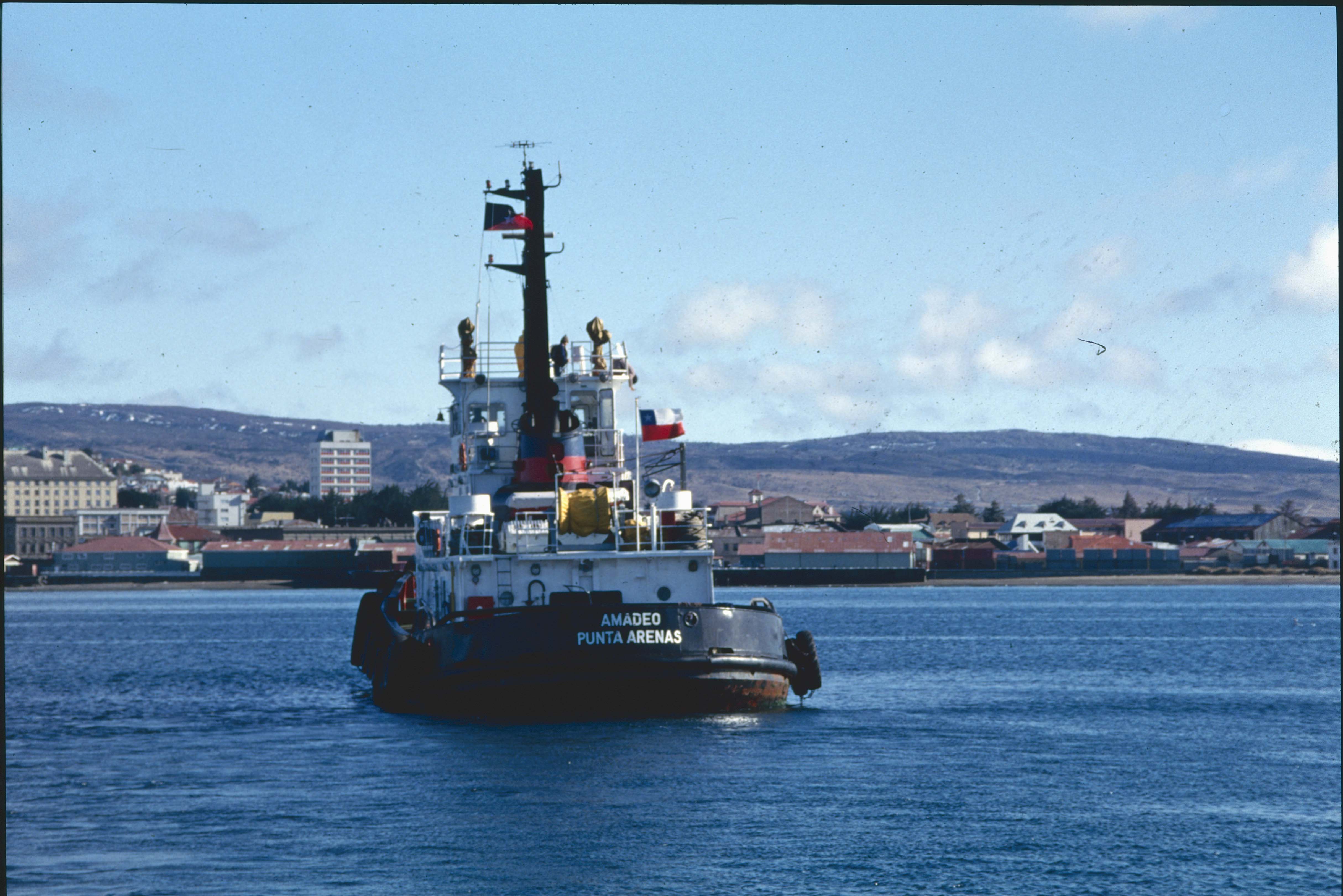 Barco frente a Punta Arenas, 1990