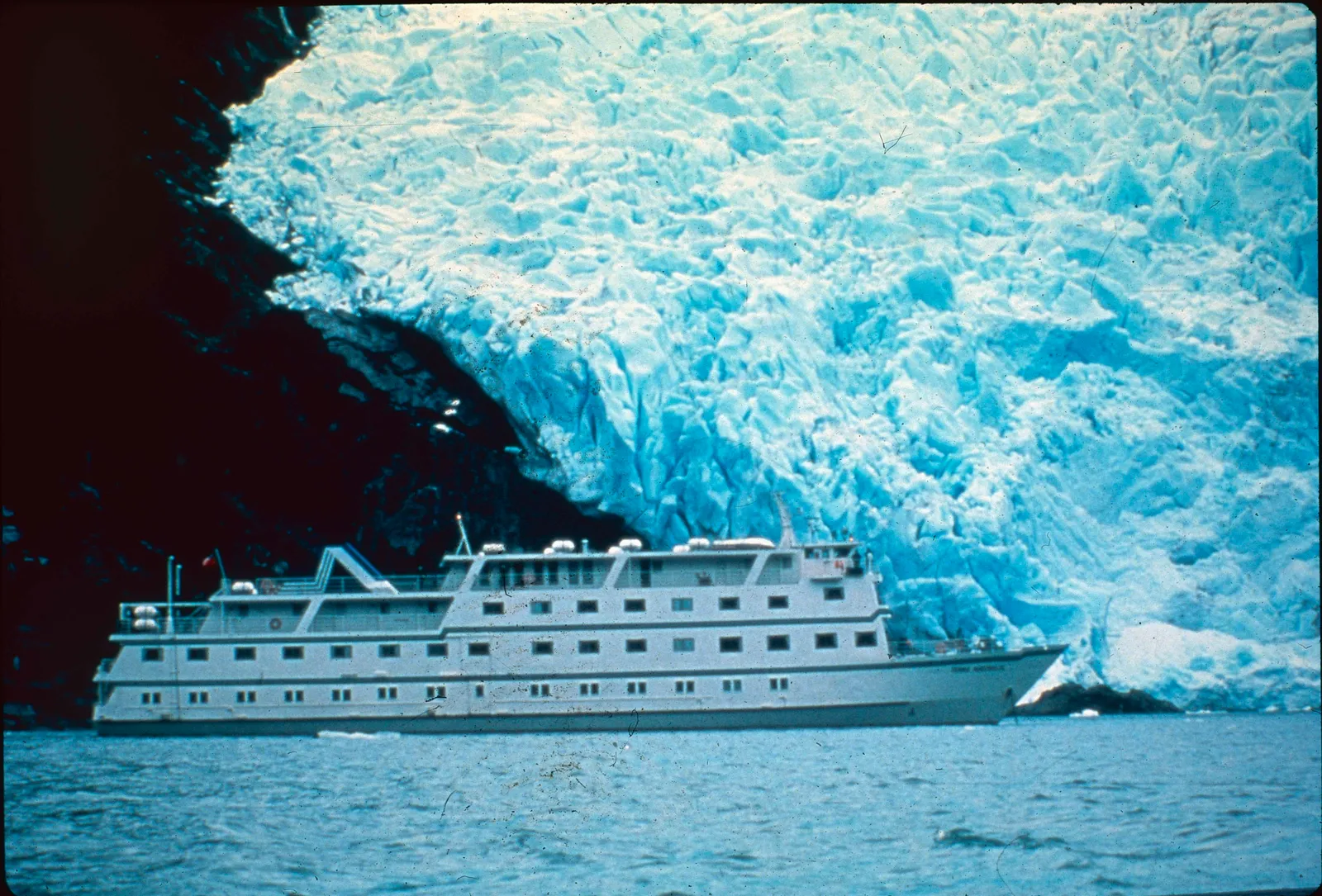 Crucero y glaciar en los 90s