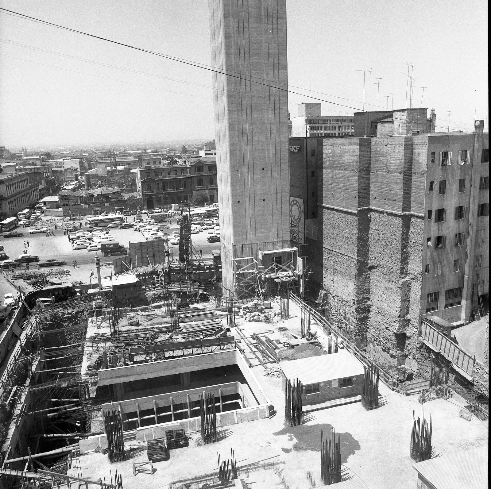 Construcción de la Torre Entel en 1972