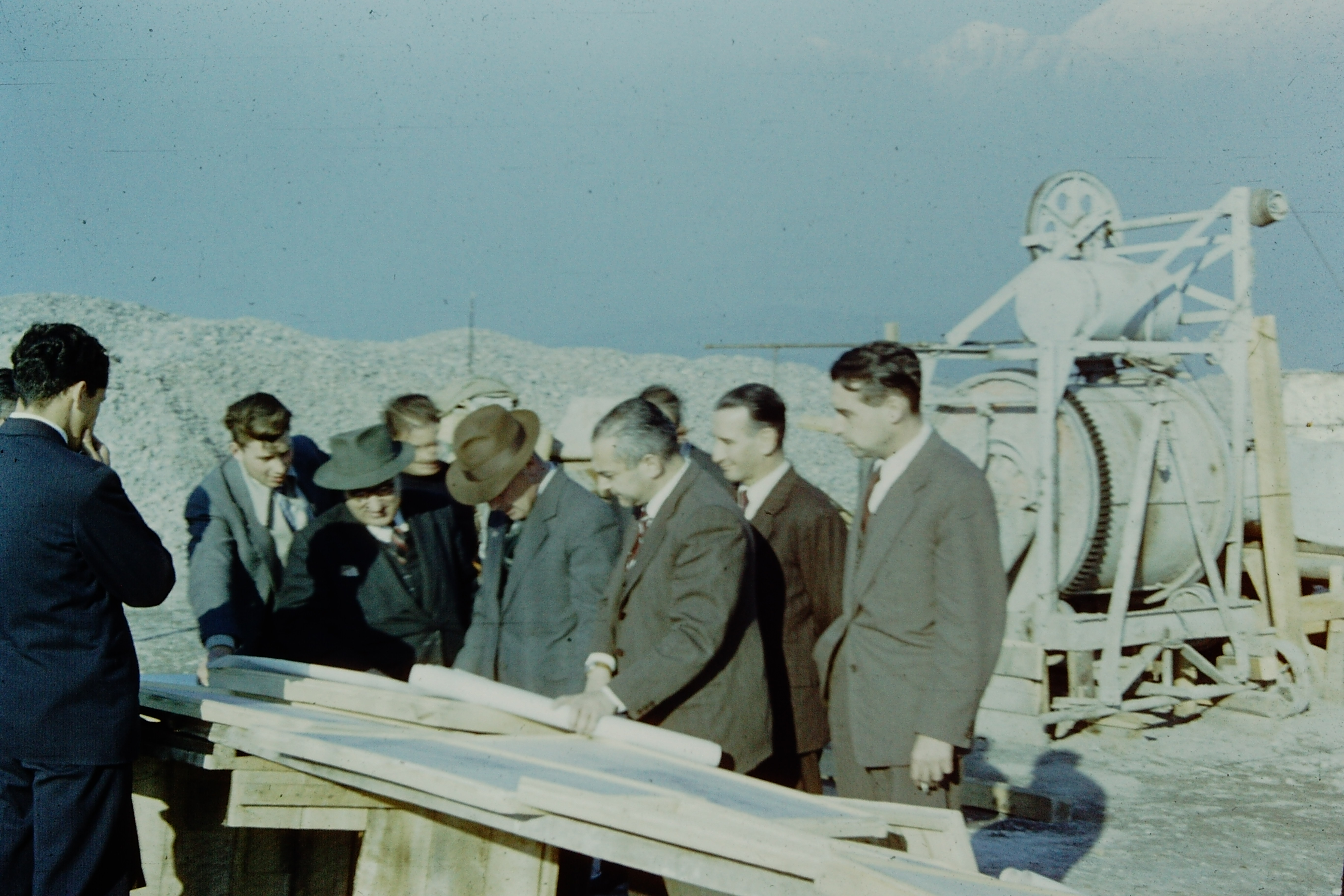 Construcción observatorio Cerro Calán en 1958