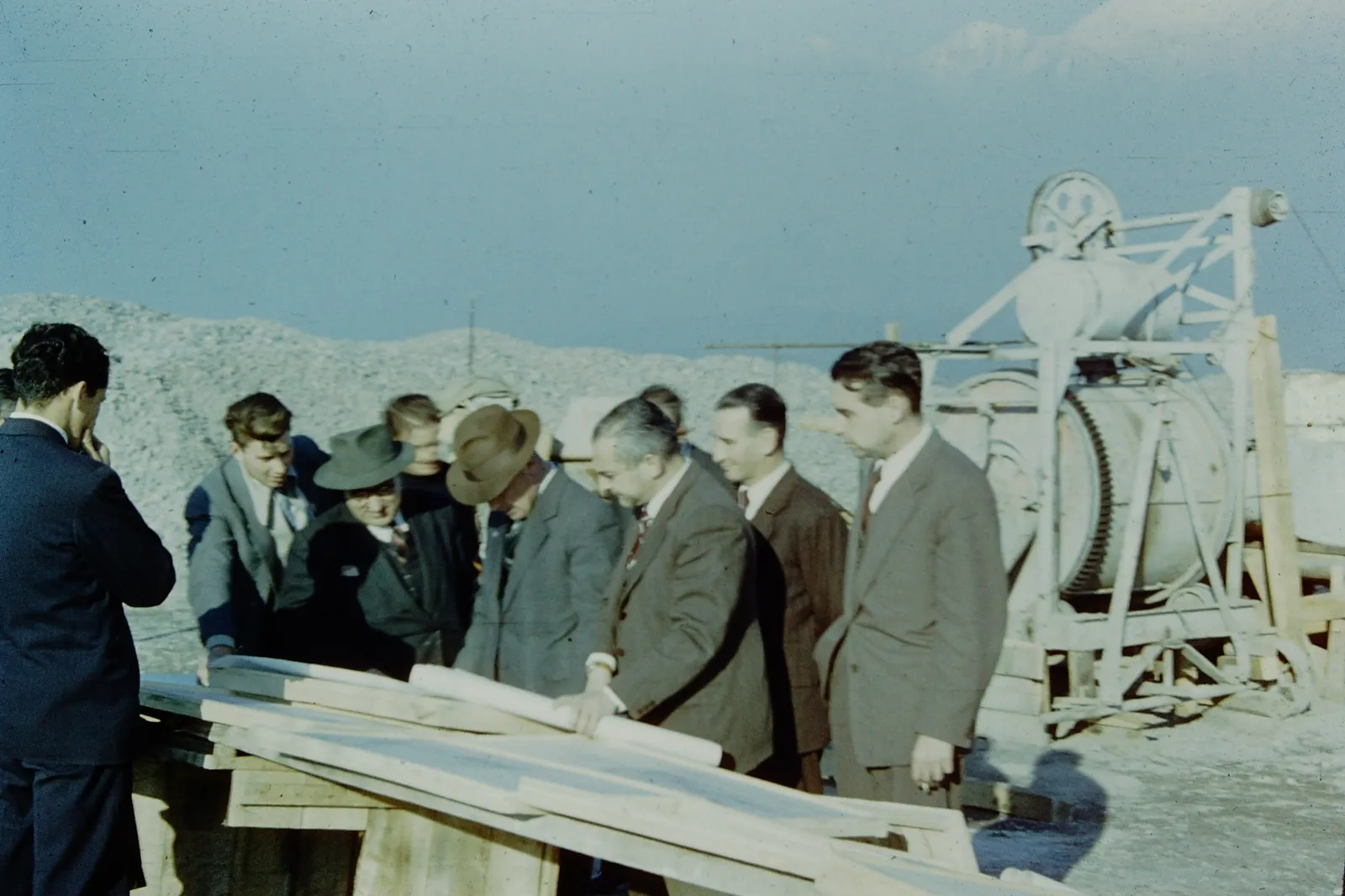 Construcción observatorio Cerro Calán en 1958