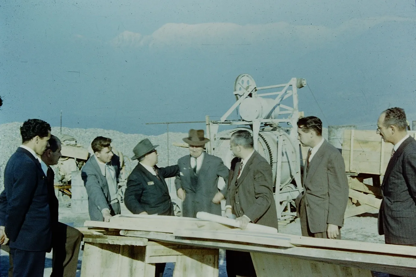 Construcción observatorio Cerro Calán en 1958