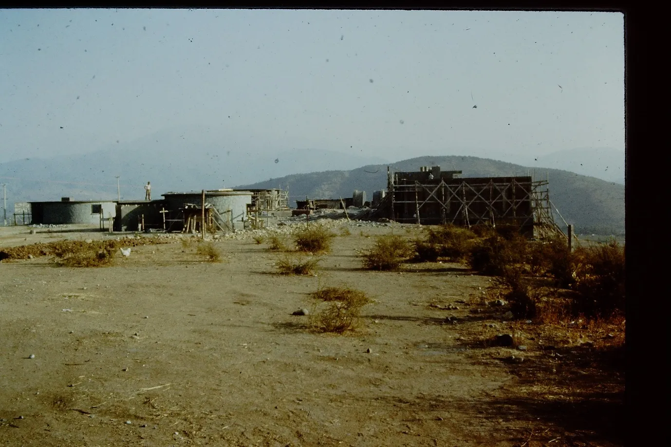 Construcción observatorio Cerro Calán en 1958