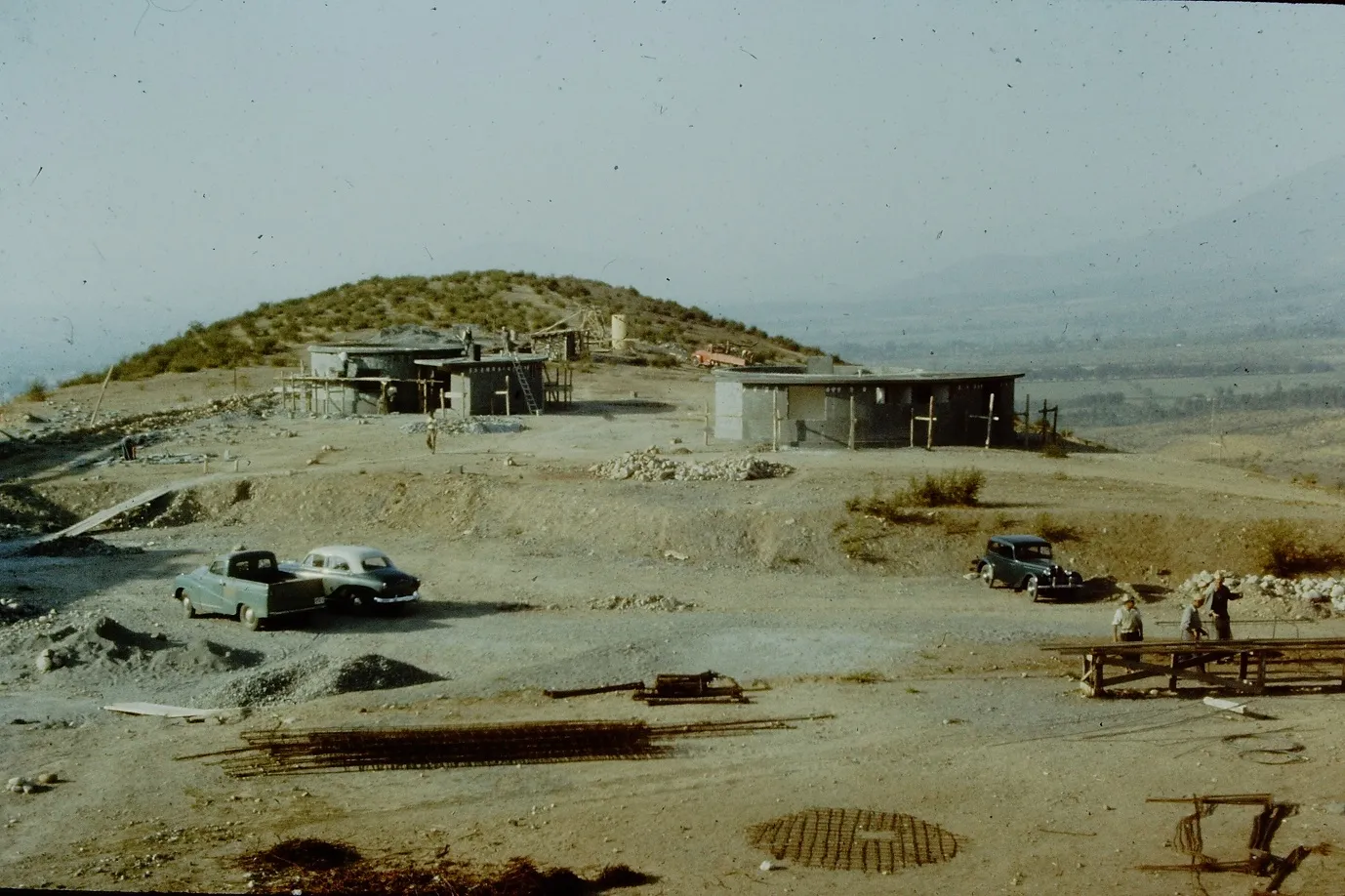 Construcción observatorio Cerro Calán en 1958
