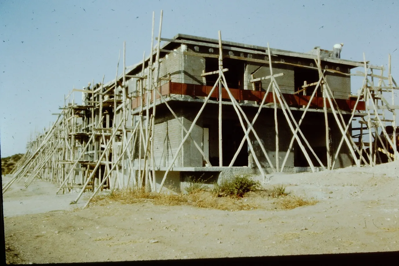 Construcción observatorio Cerro Calán en 1958