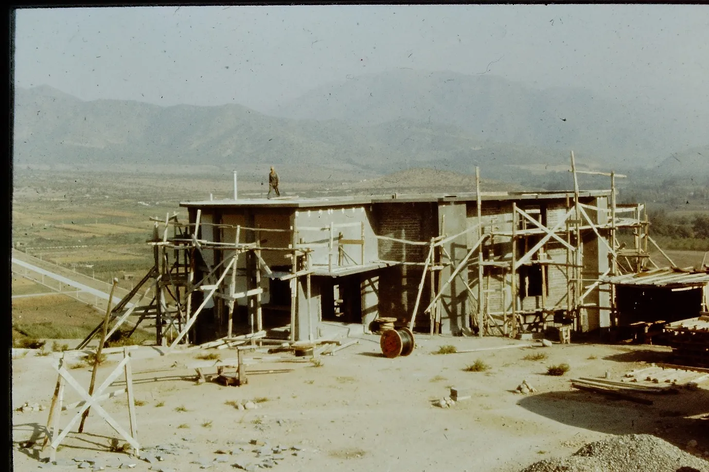 Construcción observatorio Cerro Calán en 1958