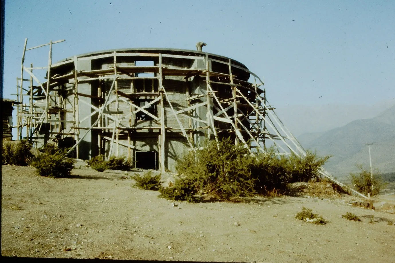 Construcción observatorio Cerro Calán en 1958