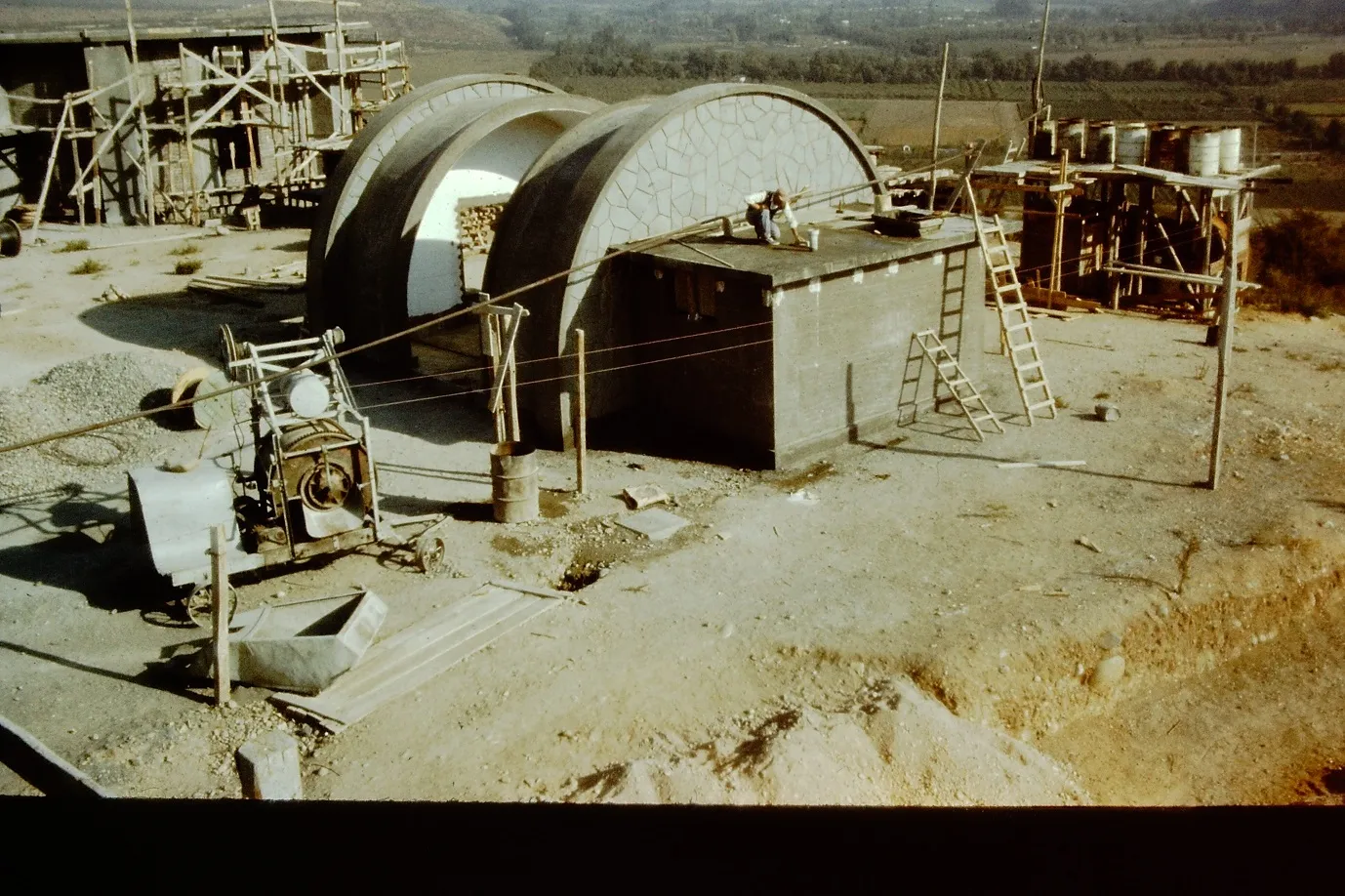 Construcción observatorio Cerro Calán en 1958