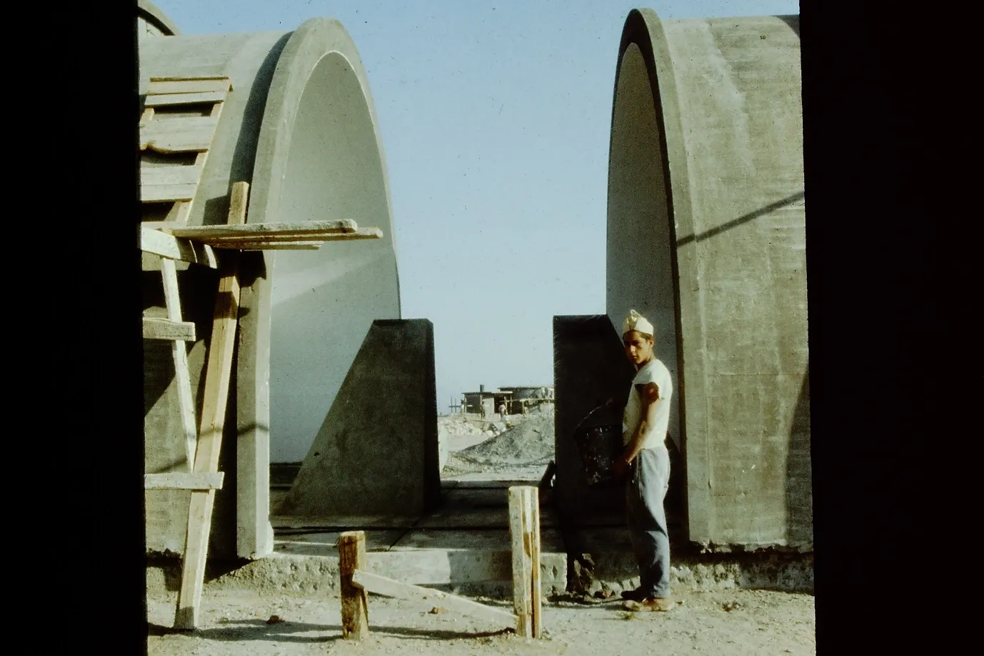 Construcción observatorio Cerro Calán en 1958