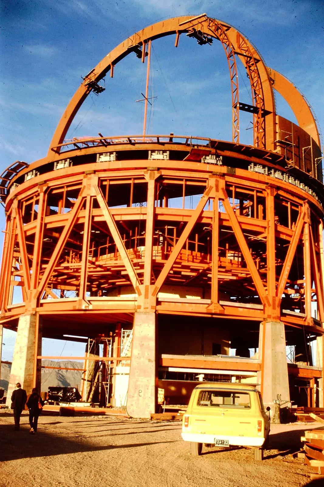 Construcción telescopio en 1975