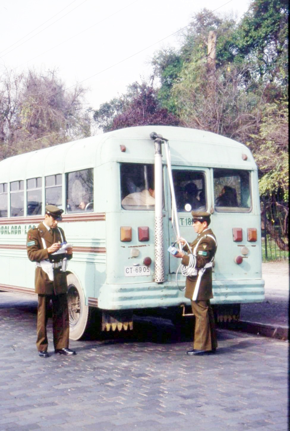 Carabineros trabajando en 1985