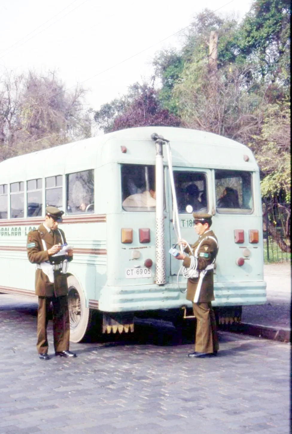 Carabineros trabajando en 1985