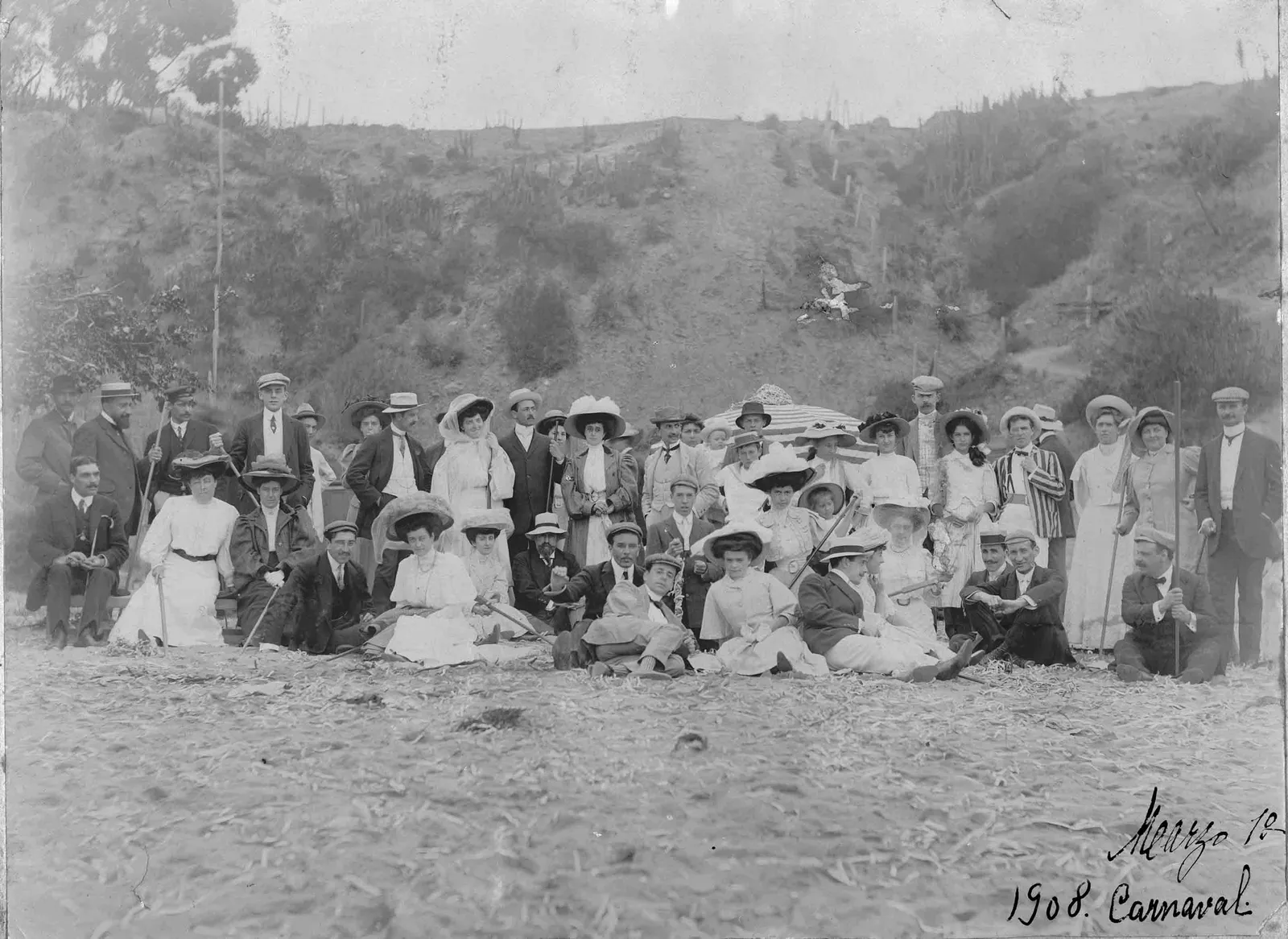 Carnaval en la Playa de Zapallar en 1908