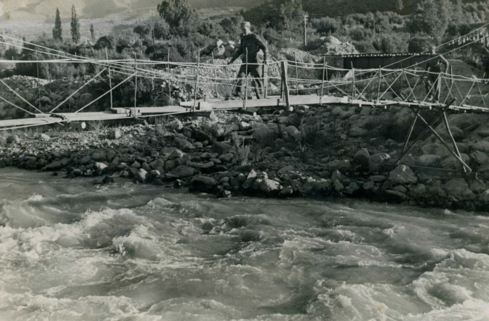 Pasarela sobre el Río Aconcagua en 1946