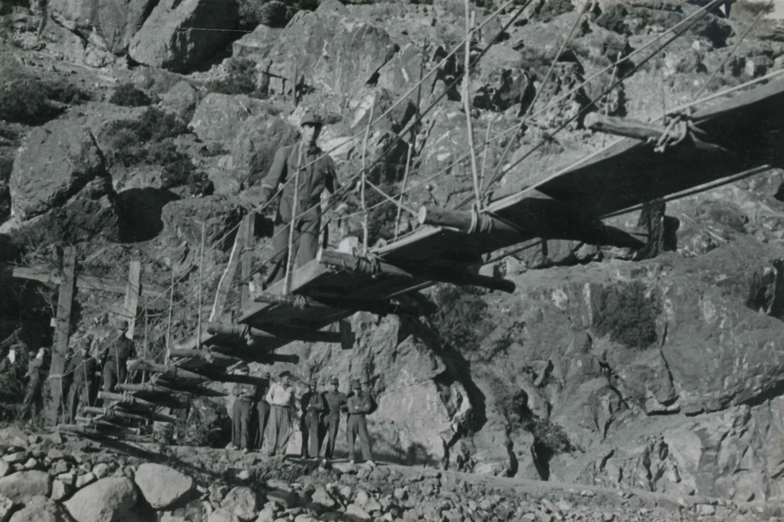 Pasarela sobre el Río Aconcagua en 1946