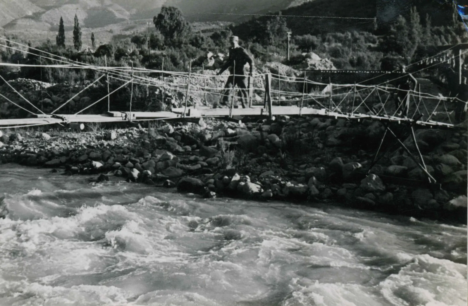 Pasarela sobre el Río Aconcagua en 1946