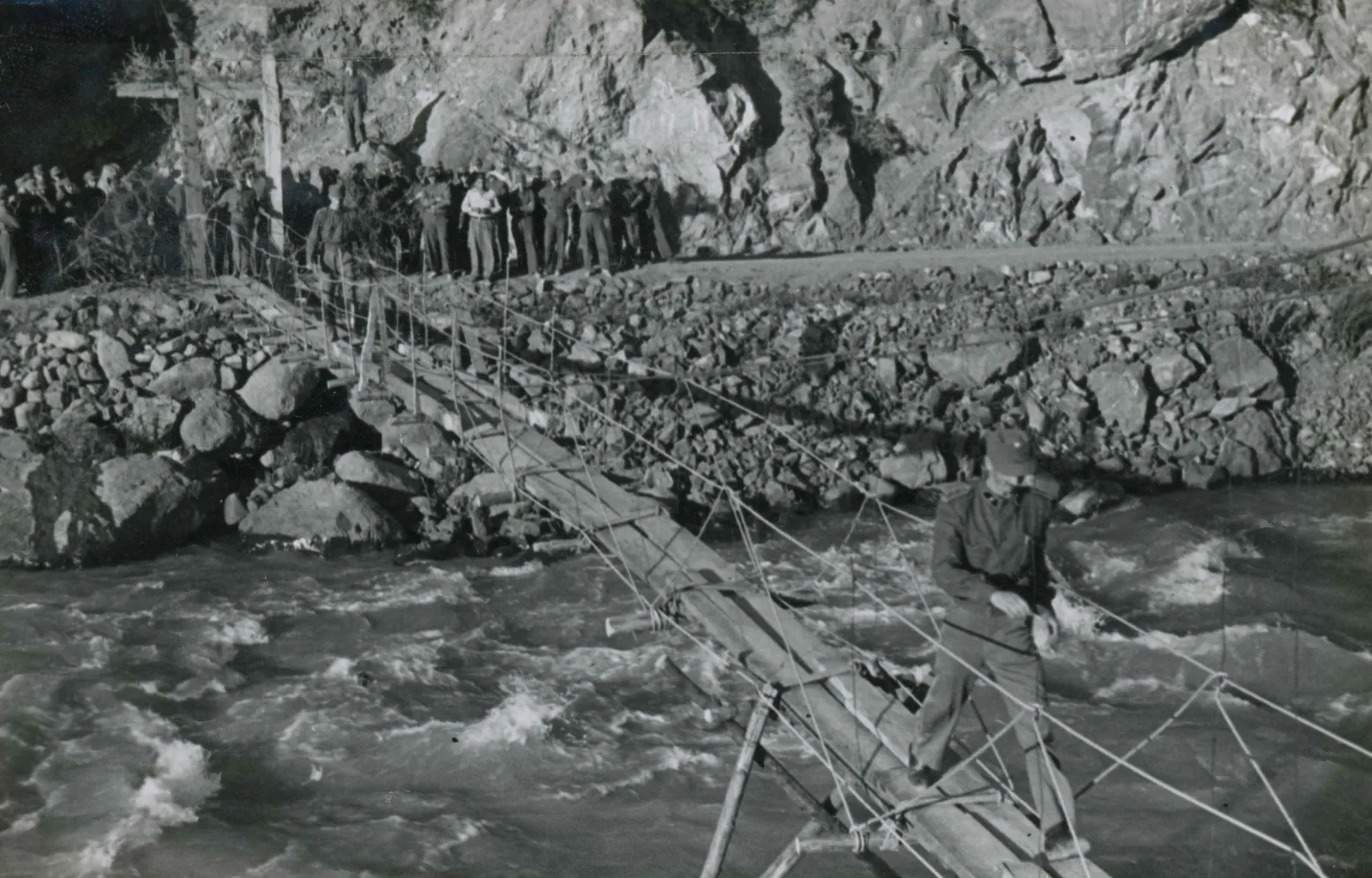 Pasarela sobre el Río Aconcagua en 1946