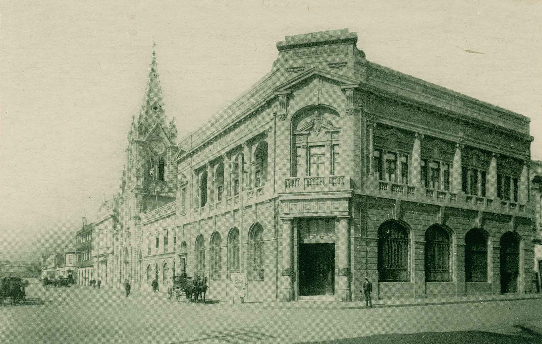 Banco Español e Iglesia de Antofagasta, ca. 1910