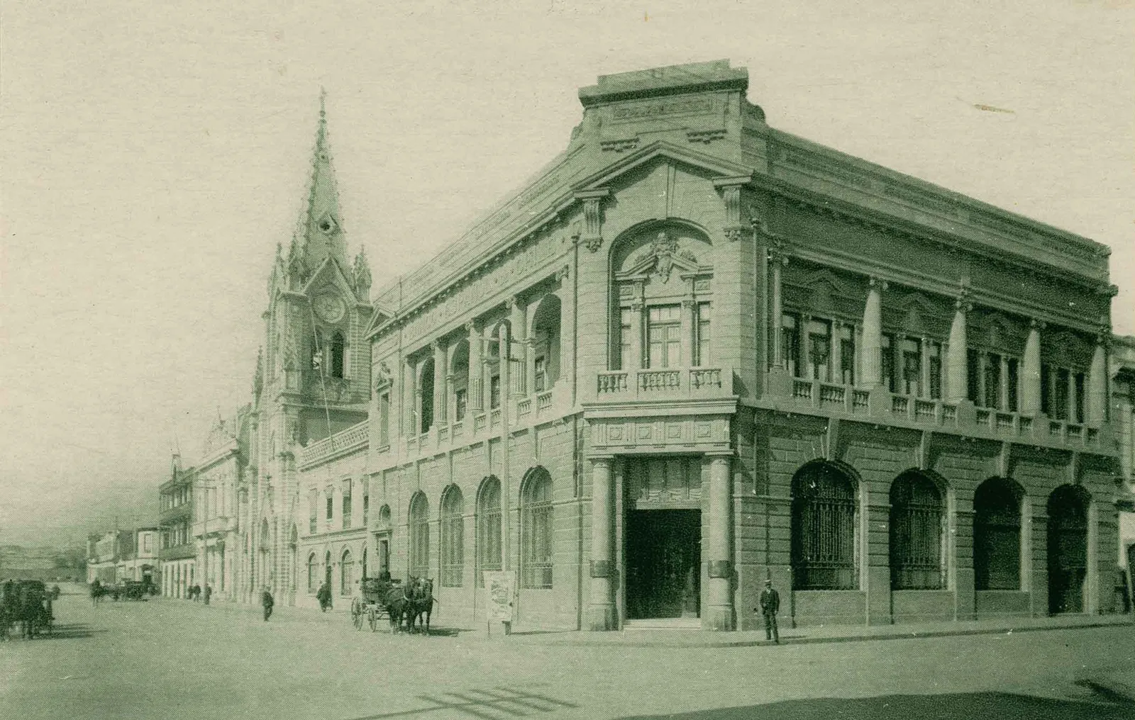 Banco Español e Iglesia de Antofagasta, ca. 1910