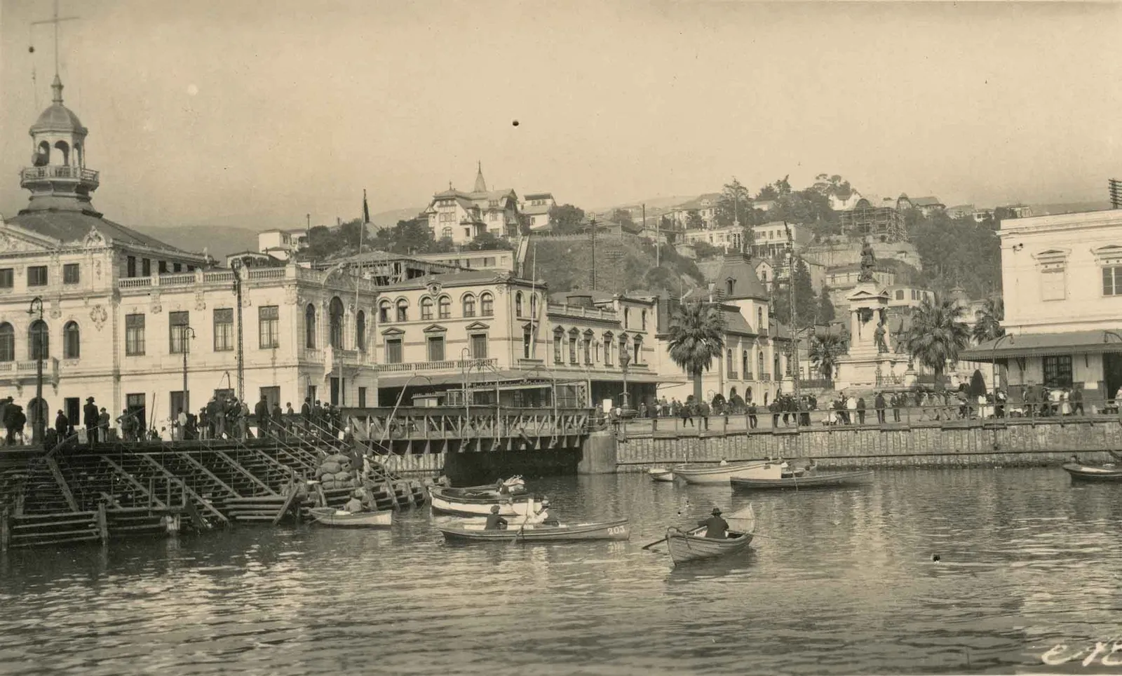 Muelle de pasajeros de Valparaíso en 1910