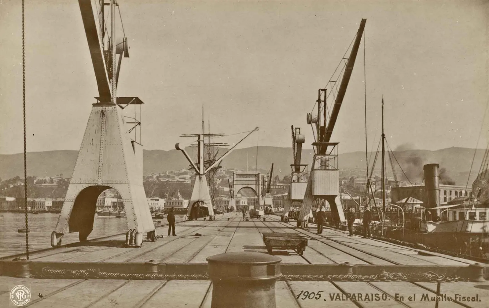 Muelle fiscal de Valparaíso en 1905