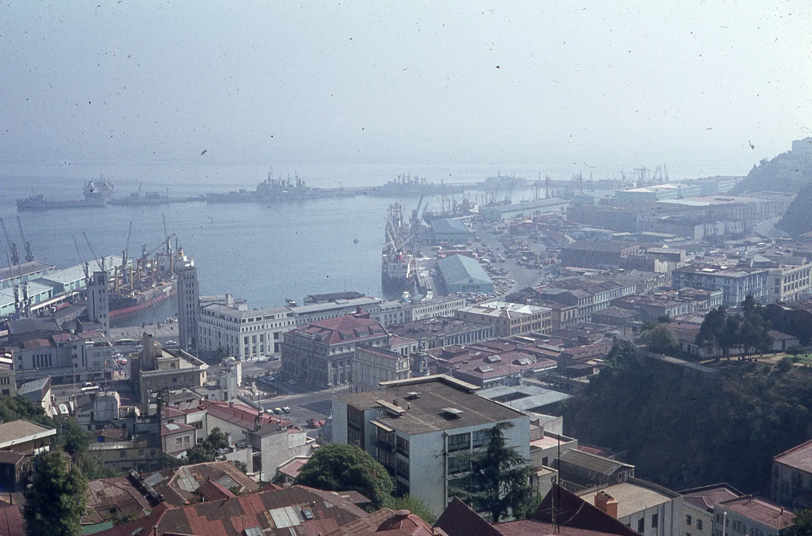 Puerto y Plaza Sotomayor de Valparaíso en 1979