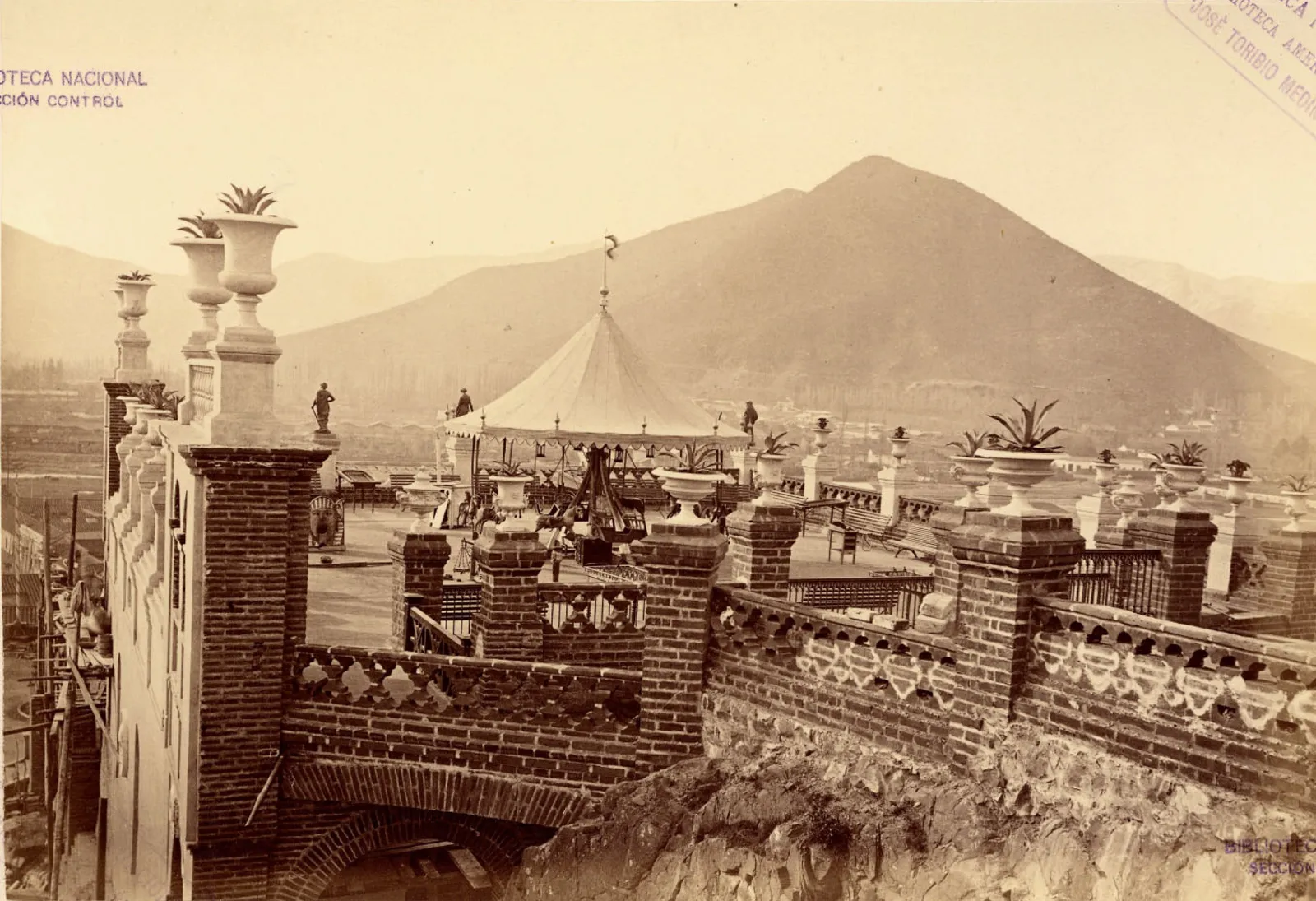 Terraza del Cerro Santa Lucía, 1874